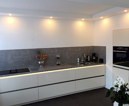 07394 Rechte keuken met apparatenwand