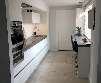 07033 Rechte keuken met zithoek