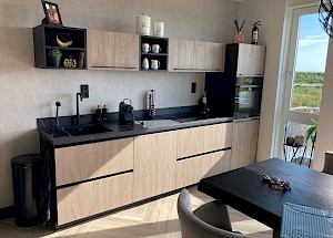 Open keukenindeling voor een kleine ruimte: Maximaal ruimtegevoel