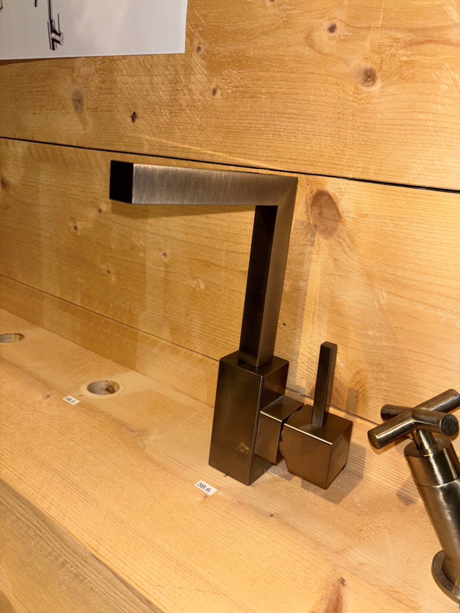 Hotbath Q004GN wastafelmengkraan Nikkel