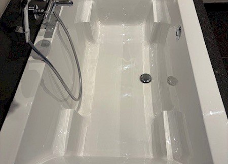 Inbouw ligbad met armsteunen