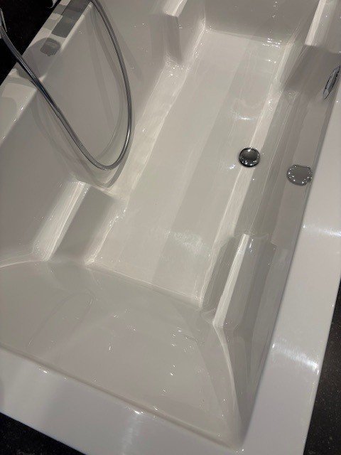 Inbouw ligbad met armsteunen