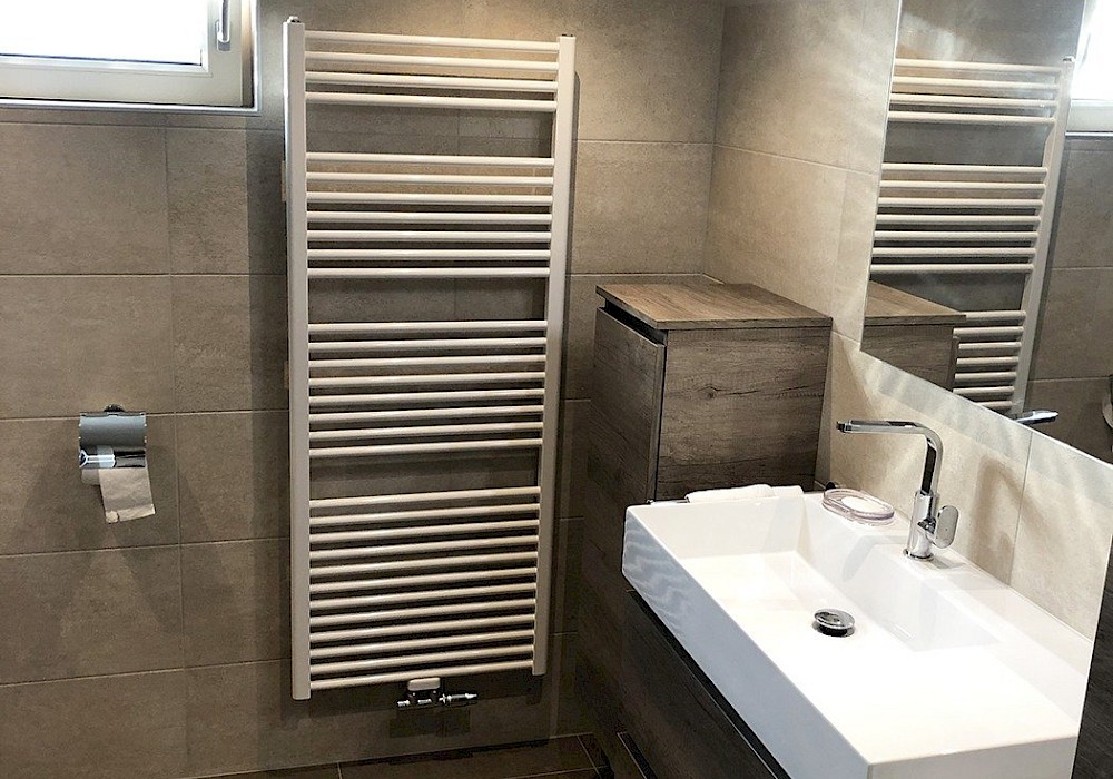 Hoe een radiator schimmel voorkomt: zo verlaag je vocht en houd je jouw badkamer droog