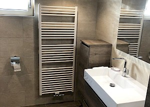 Hoe een radiator schimmel voorkomt: zo verlaag je vocht en houd je jouw badkamer droog