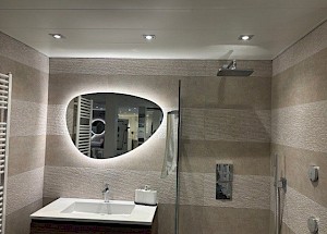 Gipsplafond of aluminium systeemplafond in de badkamer?