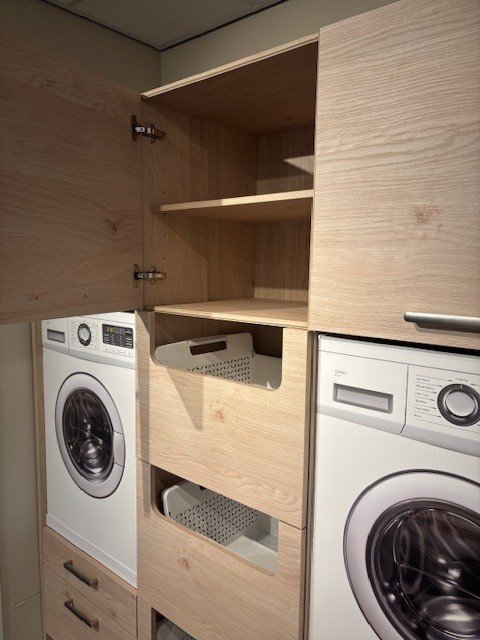 Showroom wasmachine/bergingkast