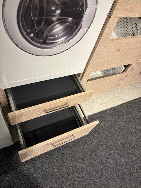 Showroom wasmachine/bergingkast
