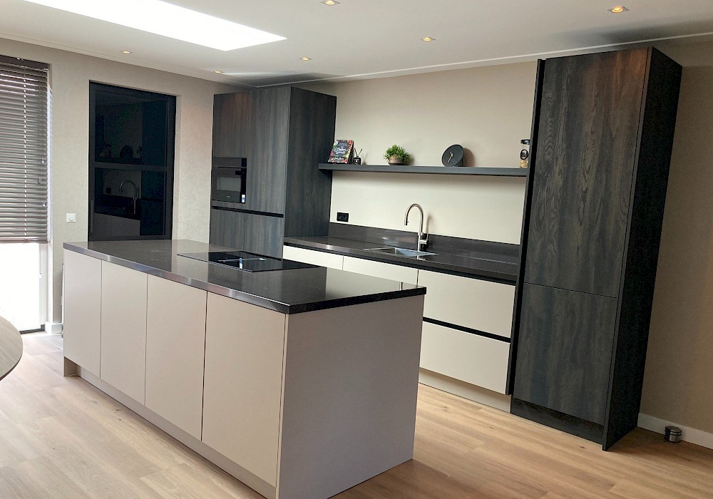 Hoe kies je de juiste keuken bij een houten vloer