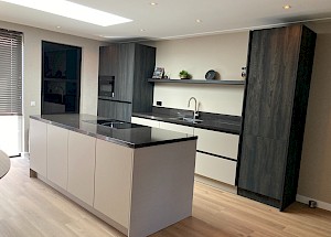 Hoe kies je de juiste keuken bij een houten vloer