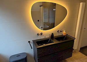 Meer dan één lamp, zo pak je badkamerverlichting goed aan