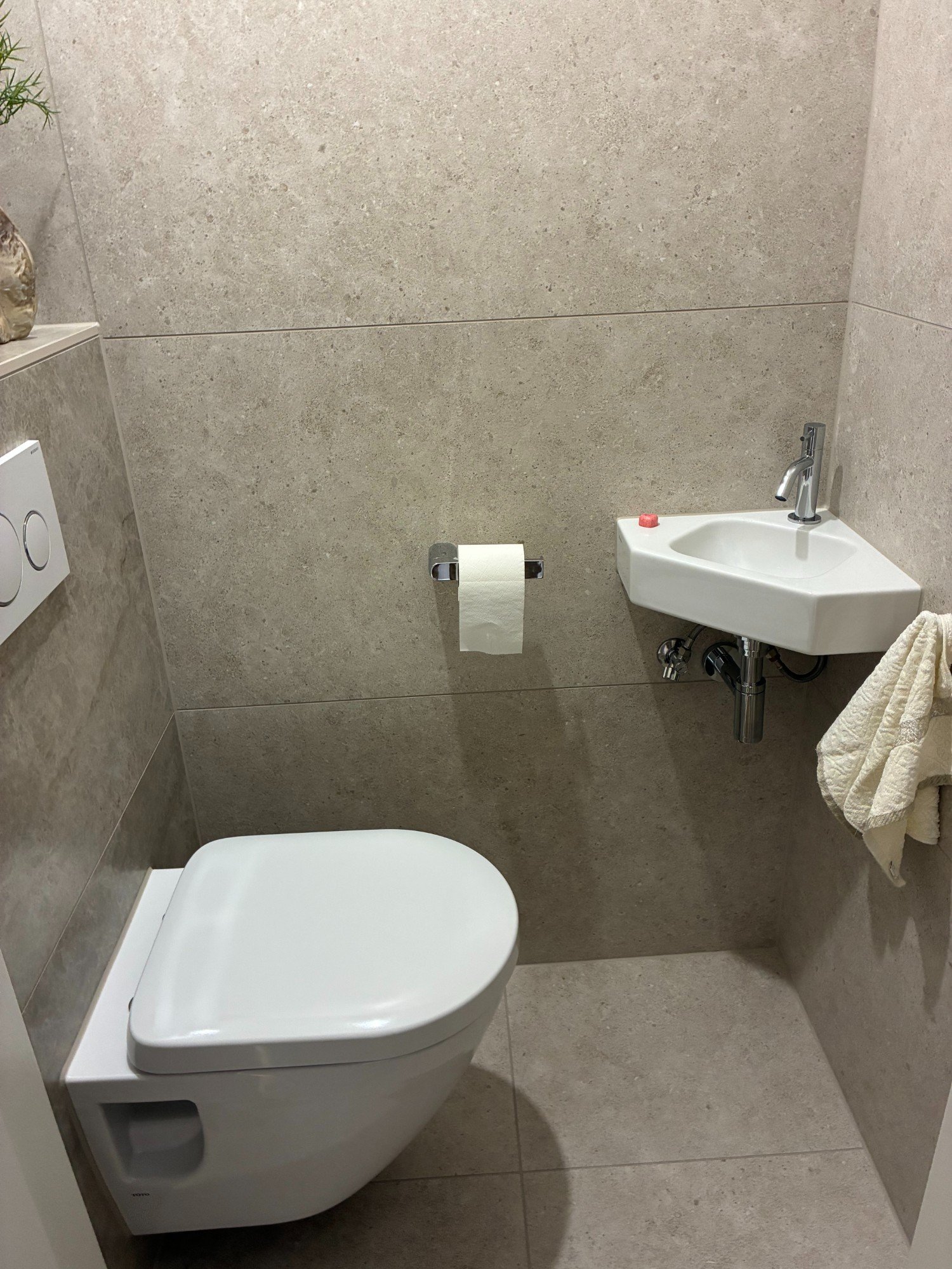 12081 Toilet