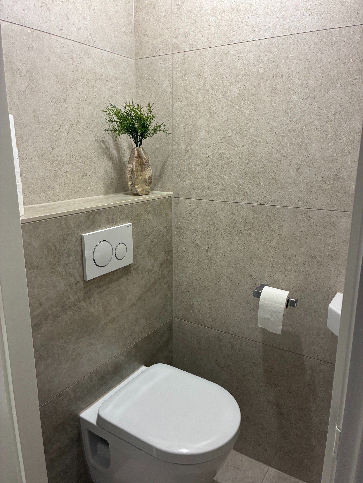 12081 Toilet