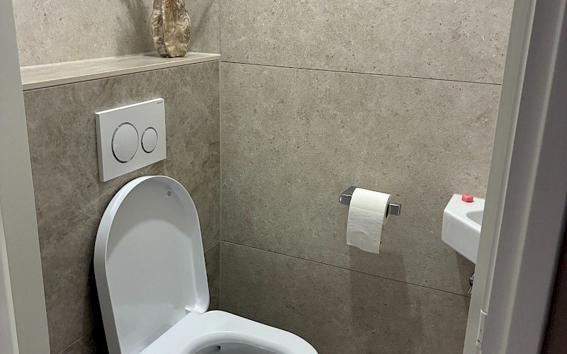 12081 Toilet