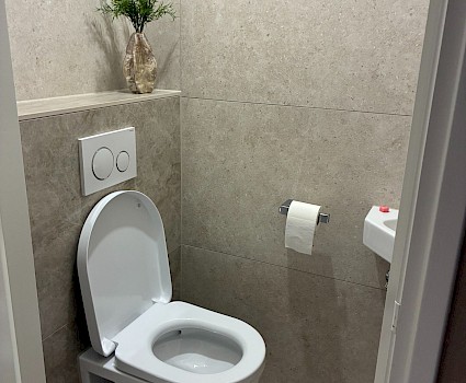 12081 Toilet