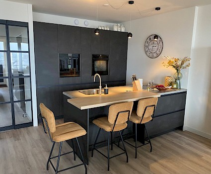 10208 Keukeneiland met apparatenwand